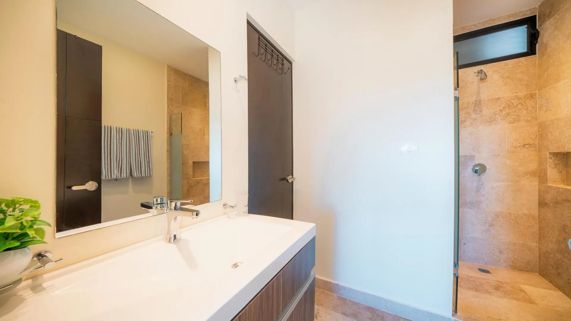 Apartment Veranda 213 - 1 Bedroom Rental At Veranto Condos - Pool & Fitness Center Playa del Carmen Mexico