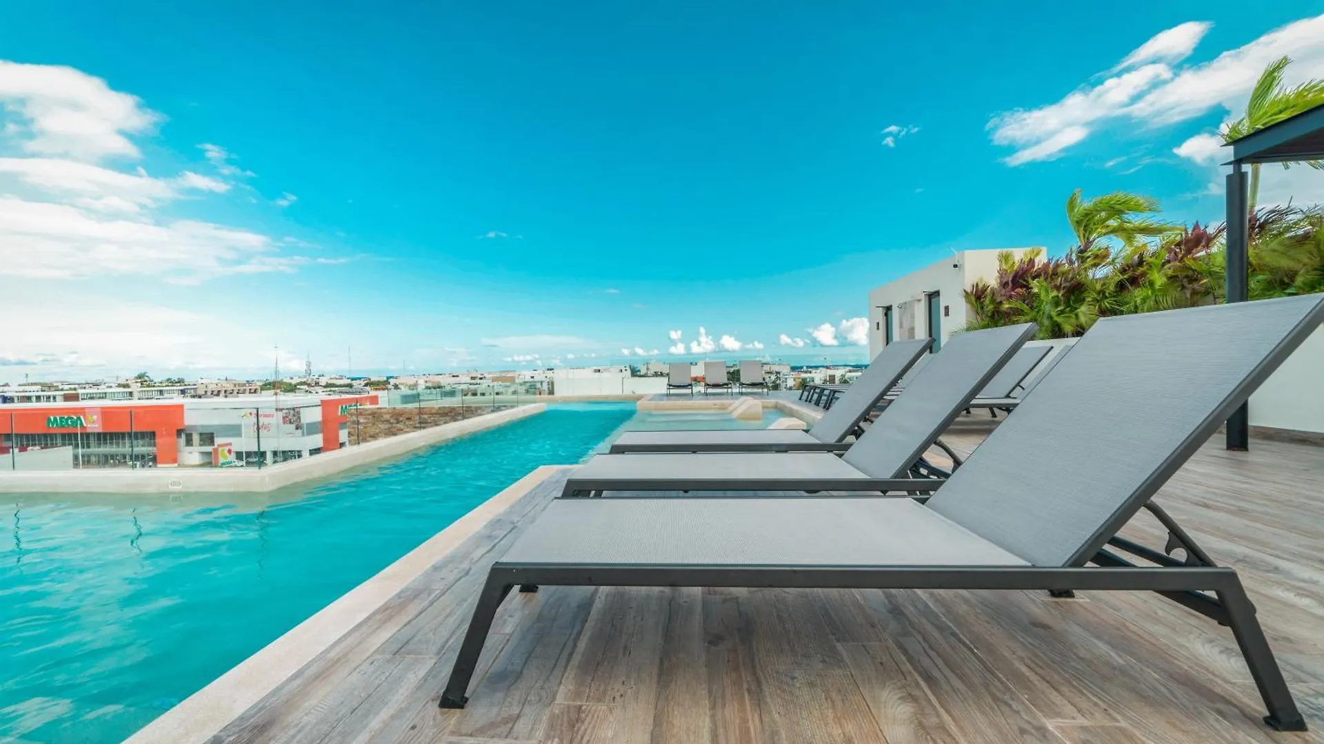 Veranda 213 - 1 Bedroom Rental At Veranto Condos - Pool & Fitness Center Playa del Carmen Apartment