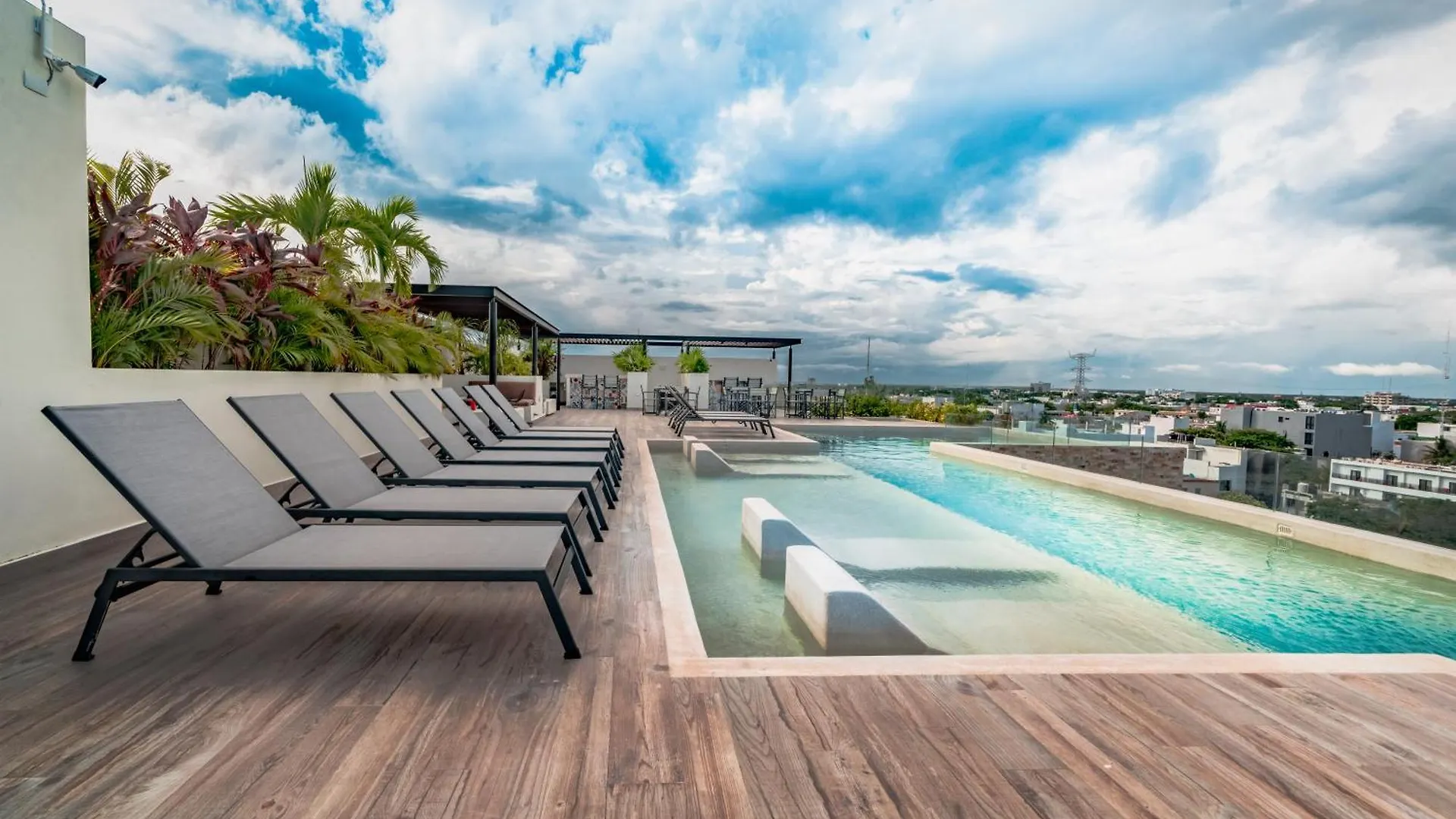 Veranda 213 - 1 Bedroom Rental At Veranto Condos - Pool & Fitness Center Playa del Carmen