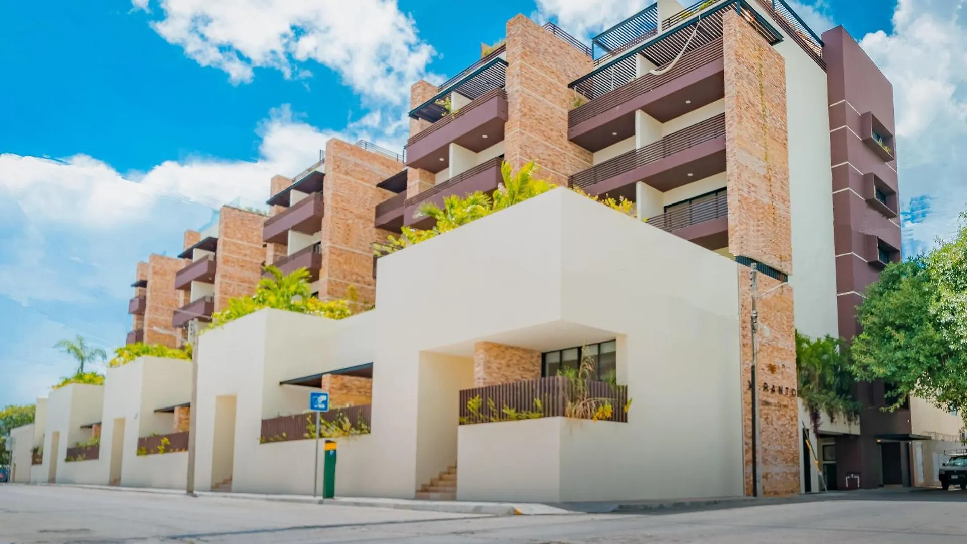 Apartment Veranda 213 - 1 Bedroom Rental At Veranto Condos - Pool & Fitness Center Playa del Carmen