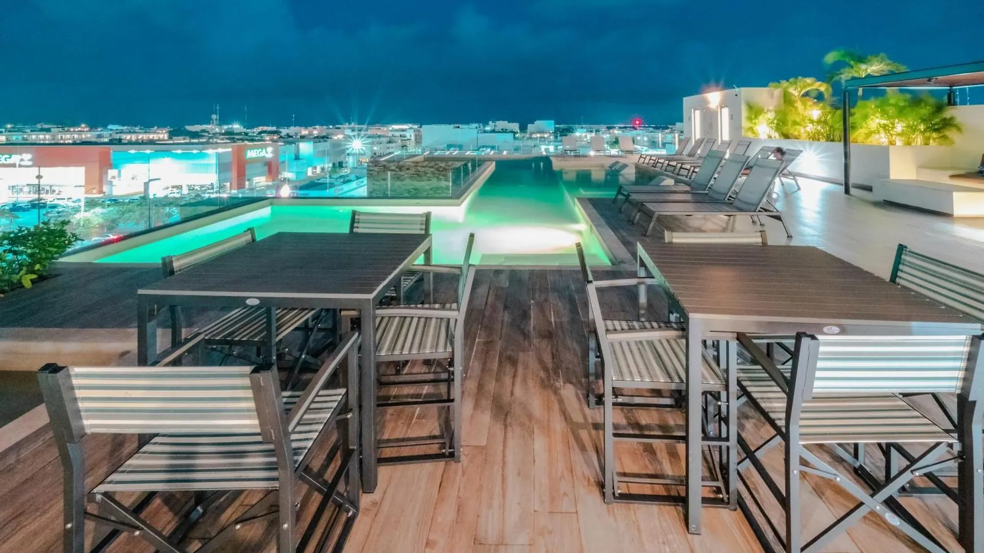 Veranda 213 - 1 Bedroom Rental At Veranto Condos - Pool & Fitness Center Playa del Carmen Apartment