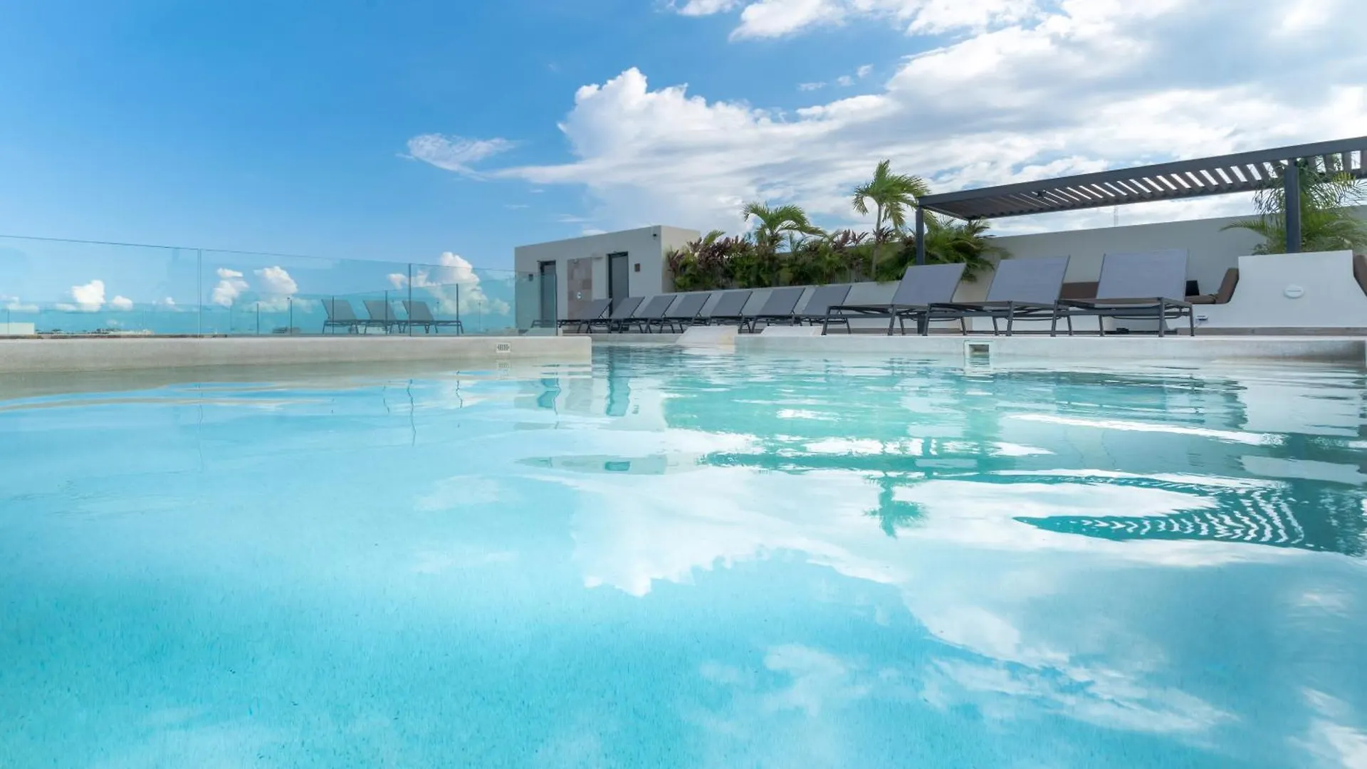 Veranda 213 - 1 Bedroom Rental At Veranto Condos - Pool & Fitness Center Playa del Carmen Apartment