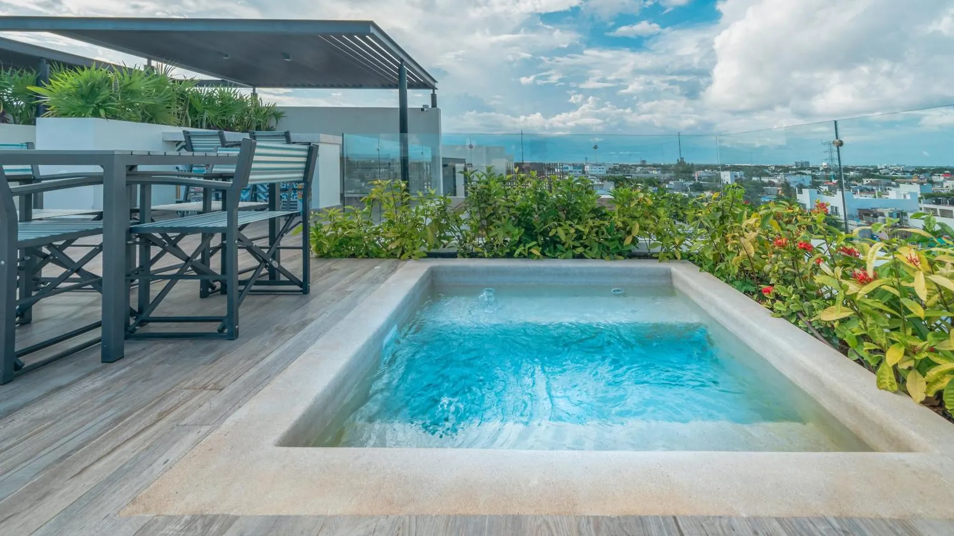 Veranda 213 - 1 Bedroom Rental At Veranto Condos - Pool & Fitness Center Playa del Carmen Apartment